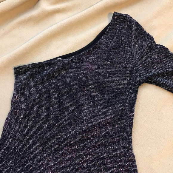 Off shoulder dress - Picture 2 of 3